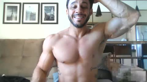 latino_rodri online show from June 18, 12:54 pm