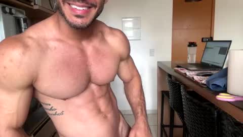 latino_rodri online show from July 6, 3:03 pm