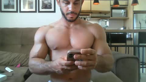 latino_rodri online show from June 16, 8:13 pm