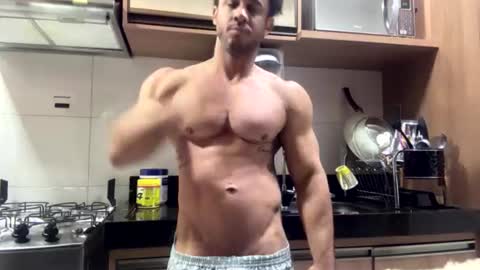 latino_rodri online show from June 25, 9:03 am