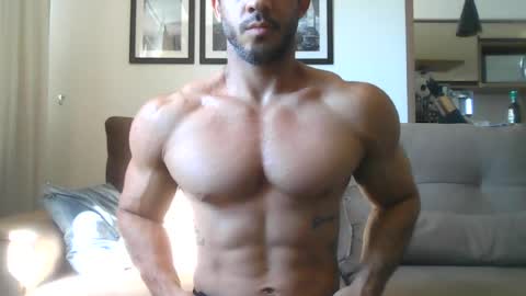 latino_rodri online show from July 3, 6:01 pm