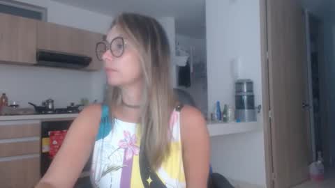 latinpaprika online show from October 19, 1:32 am