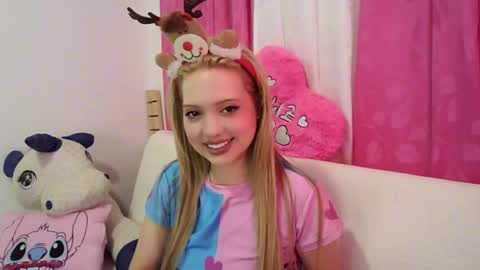 latinqueen2020 online show from November 30, 1:40 pm