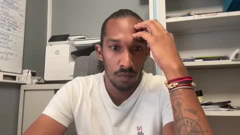 lau213 online show from November 5, 9:55 am