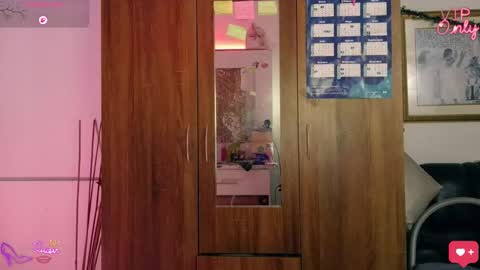 laujgray online show from March 12, 2:26 am