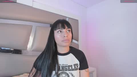 laura__js_ online show from February 5, 8:14 pm