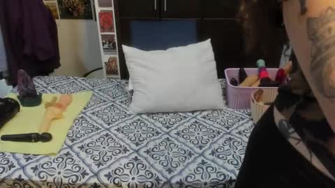  Wen  online show from February 16, 7:12 pm