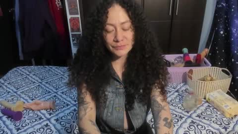  Wen  online show from February 17, 11:59 pm