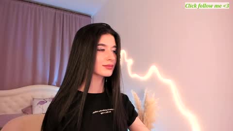 Laura online show from April 5, 10:07 pm