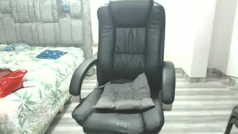 CALL ME LOVE  LAURA online show from December 18, 5:03 am