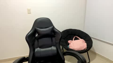 laura online show from October 25, 10:21 pm