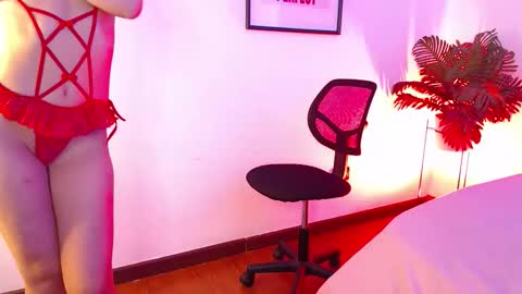 laura_dicardy online show from November 28, 8:05 pm