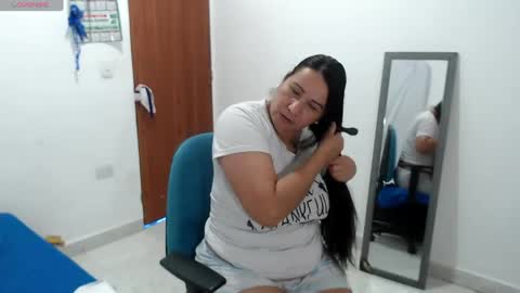 laura_foxx2379 online show from July 22, 7:05 pm