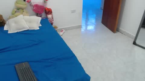 laura_foxx2379 online show from November 9, 8:33 pm