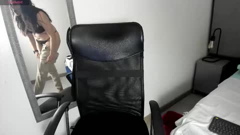 laura hotties online show from January 9, 5:40 pm