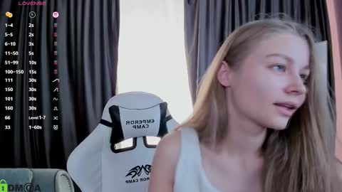 Laura online show from September 26, 2:14 pm