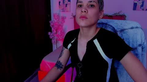 Snapshot of laura_r23 chatting on October 18, 6:34 pm Laura Rose online show from October 18, 6:34 pm