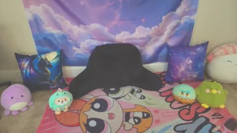 LauraChan online show from January 5, 5:27 pm