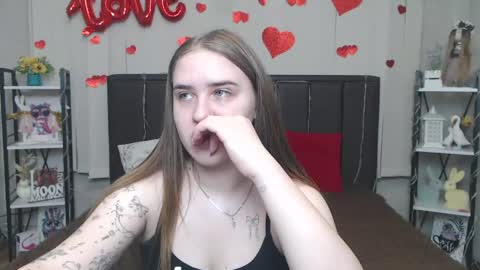 LauraHlot online show from May 23, 6:15 pm