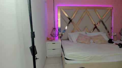 laura  online show from February 2, 8:16 pm