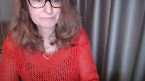 Lauraoven1 online show from November 1, 8:46 am