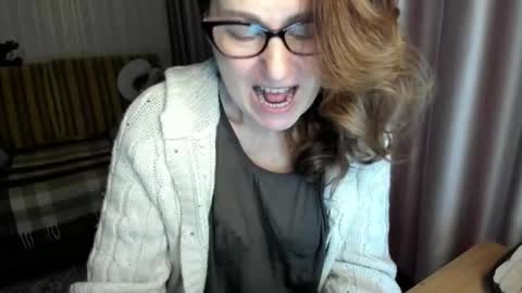 Lauraoven1 online show from February 6, 1:47 pm