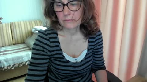 Lauraoven1 online show from May 10, 8:10 am