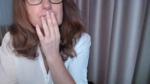 Lauraoven1 online show from November 14, 8:27 am