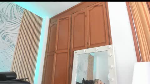 Snapshot of laurarossi_nova chatting on September 20, 3:15 pm Laura online show from September 20, 3:15 pm