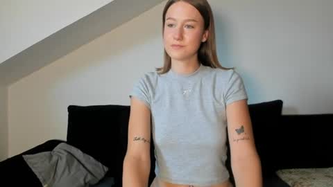 Laura Lara Sommer online show from August 3, 4:35 pm