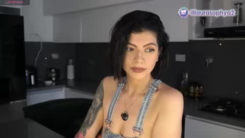 Laura online show from July 12, 9:18 pm
