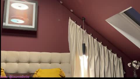 Lauren Brite online show from April 25, 6:05 pm