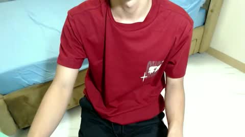 laurence_cuttieguyhere online show from April 12, 3:49 pm