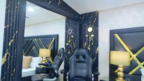 Lauren online show from March 28, 3:52 am