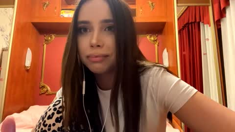 Laura online show from January 12, 2:24 pm