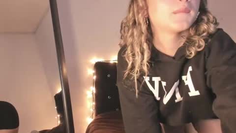 laurenn_111 online show from June 14, 10:06 am