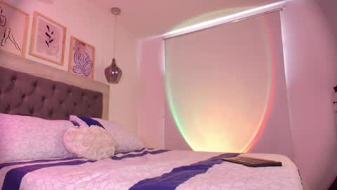 Lauren Saenz online show from June 4, 2:34 pm