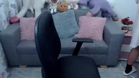 Laura online show from February 11, 12:38 am