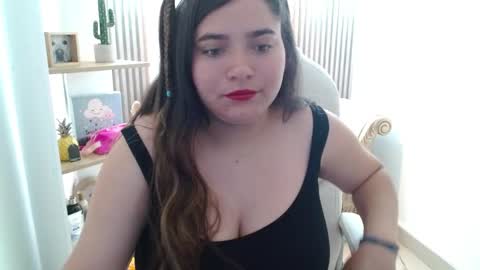 laura  online show from May 18, 7:42 pm
