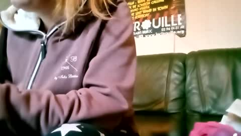 lauriehotxxx online show from December 5, 1:01 pm