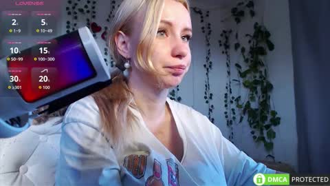 Mia online show from September 19, 9:46 am