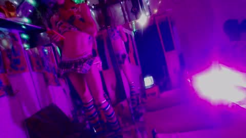 Laye19 online show from February 1, 1:55 am