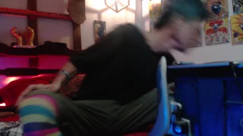 Laye19 online show from February 12, 5:47 am