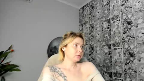 Layla online show from November 11, 6:37 am