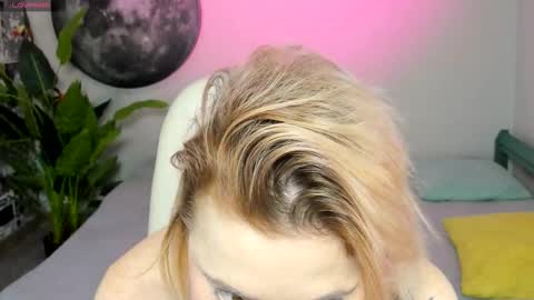 Layla online show from November 18, 5:54 am