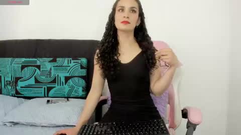 LAYLA online show from July 28, 6:20 pm