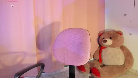 LAYLA online show from November 5, 10:12 pm