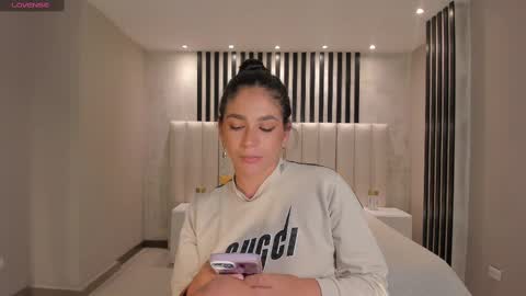 Layla online show from February 11, 7:12 am