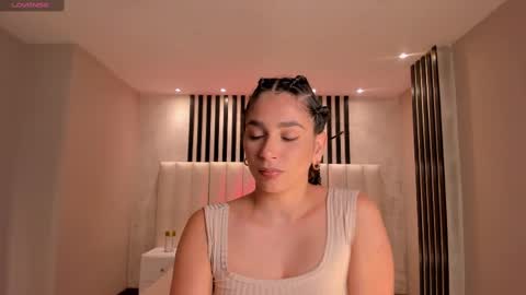 Layla online show from February 24, 5:00 am