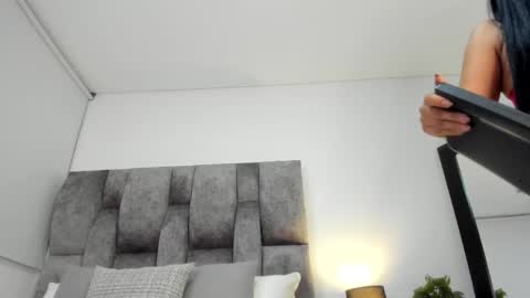 Layla Jenssen online show from March 3, 12:15 am